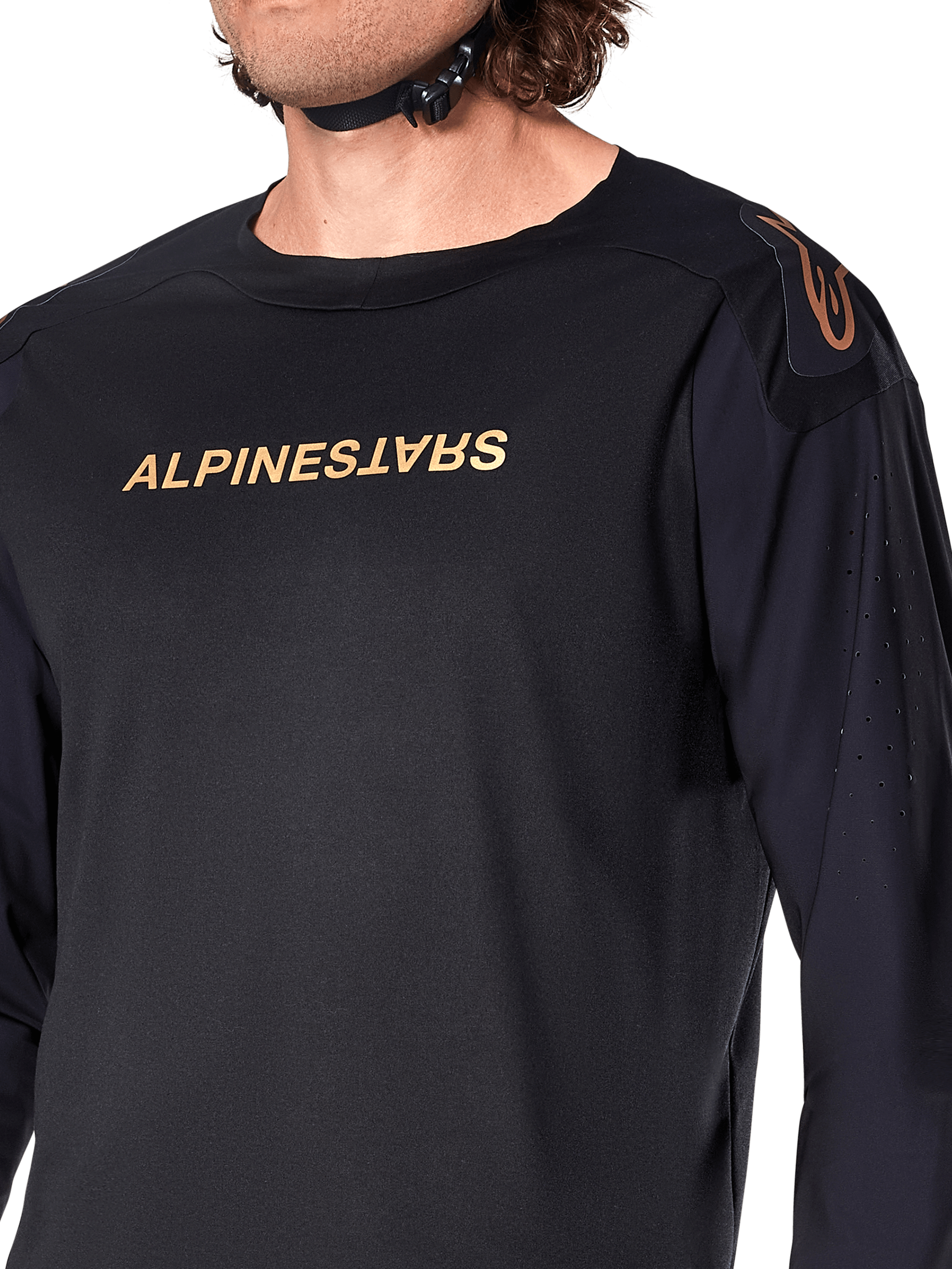 Koszulka Alpinestars A-Aria Polartec Switch z długim rękawem, czarna, brązowe logo Alpinestars na piersi i ramieniu, laserowe perforacje na rękawach zapewniające wentylację, techniczna odzież MTB