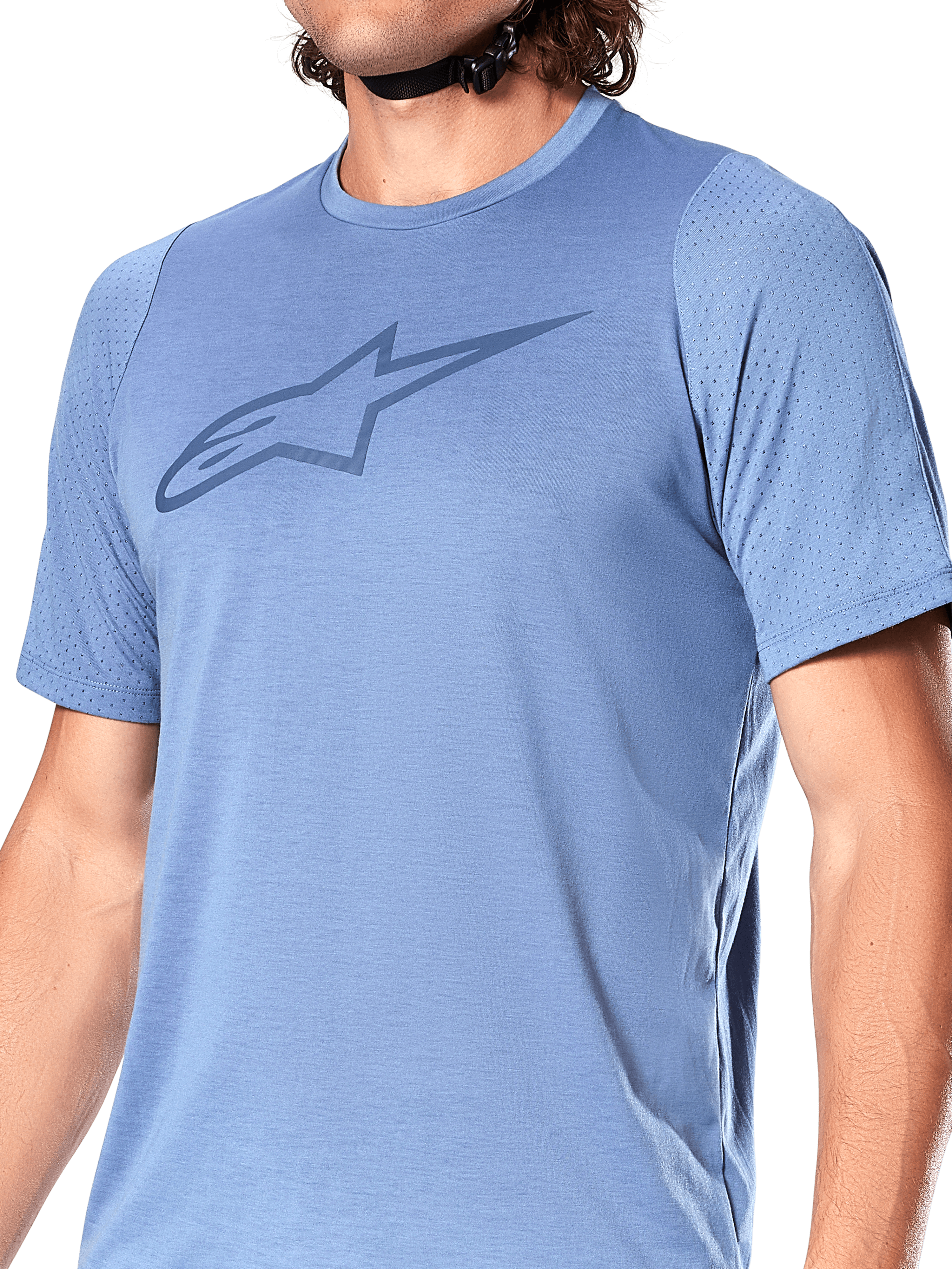Alpinestars A-Dura Dri Astar Short Sleeve Jersey, niebieska koszulka z krótkim rękawem, z ciemnoniebieskim logo Alpinestars Astar na klatce piersiowej, oddychające panele z siateczki na rękawach, techniczna odzież rowerowa MTB