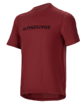 Alpinestars A-Dura Switch Jersey, koszulka MTB z krótkim rękawem, bordowa, czarne logo na piersi, lekka, odprowadzająca wilgoć tkanina, okrągły dekolt i przedłużony tył, zaprojektowana do jazdy terenowej