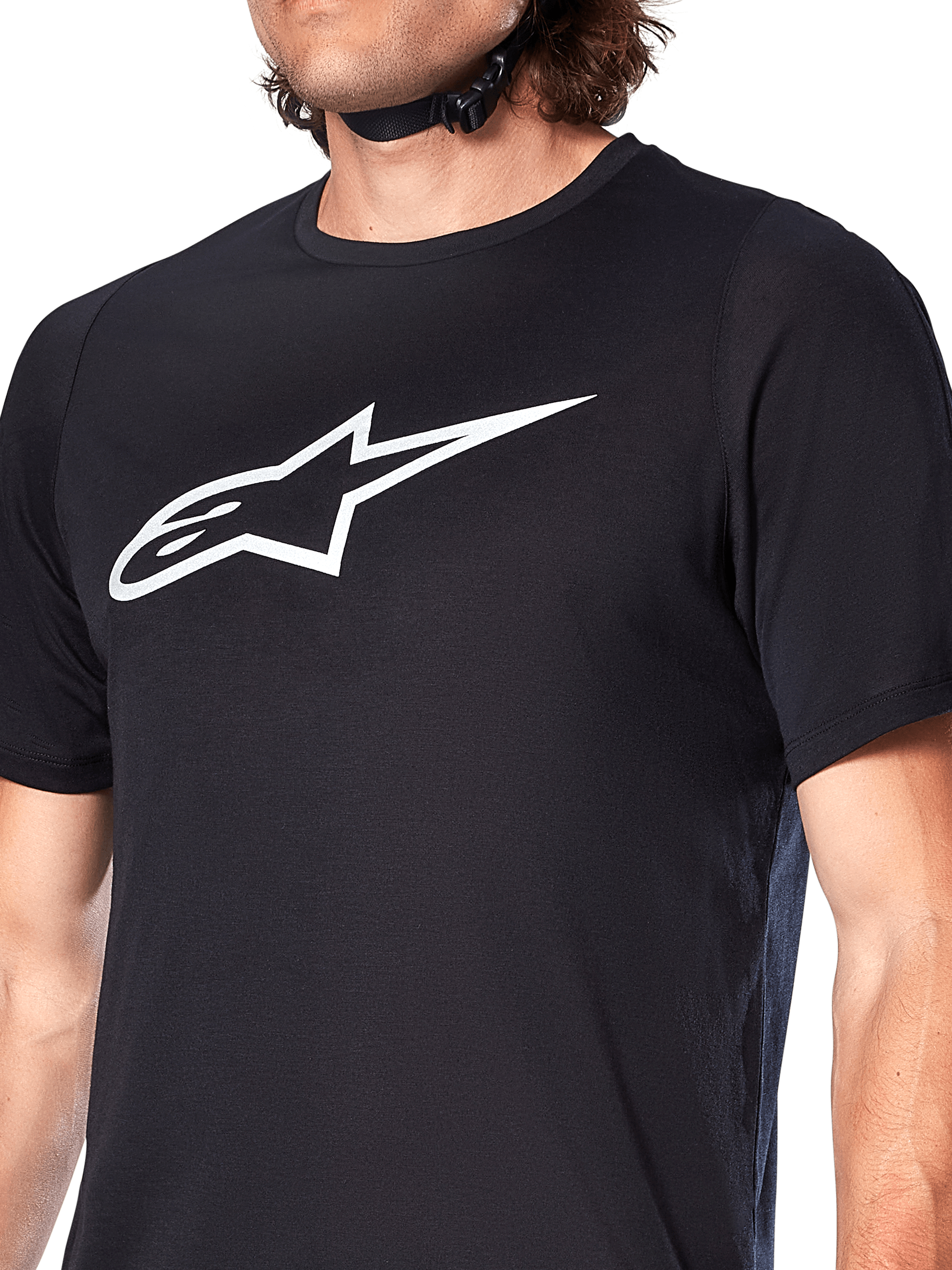 Alpinestars A-Dura Dri Oscar Jersey, koszulka MTB z krótkim rękawem, czarna odblaskowa (Black Reflective), duże białe logo Alpinestars na klatce piersiowej, techniczny materiał odprowadzający wilgoć do jazdy na rowerze górskim