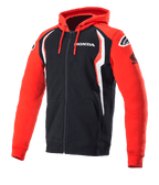 Alpinestars Honda Zip Hoodie, bluza z kapturem zapinana na zamek, czerwono-czarna z białymi akcentami, logo Honda na piersi i rękawie, logo Alpinestars na ramionach, kaptur ze sznurkiem, codzienna odzież motorsportowa