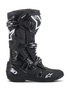 Buty Alpinestars Tech 10, buty motocrossowe, czarne, widok z profilu z białymi logotypami gwiazdy Alpinestars i oznaczeniem Tech 10, potrójny system klamer, wytrzymała skorupa TPU i konstrukcja z mikrofibry do profesjonalnych wyścigów terenowych
