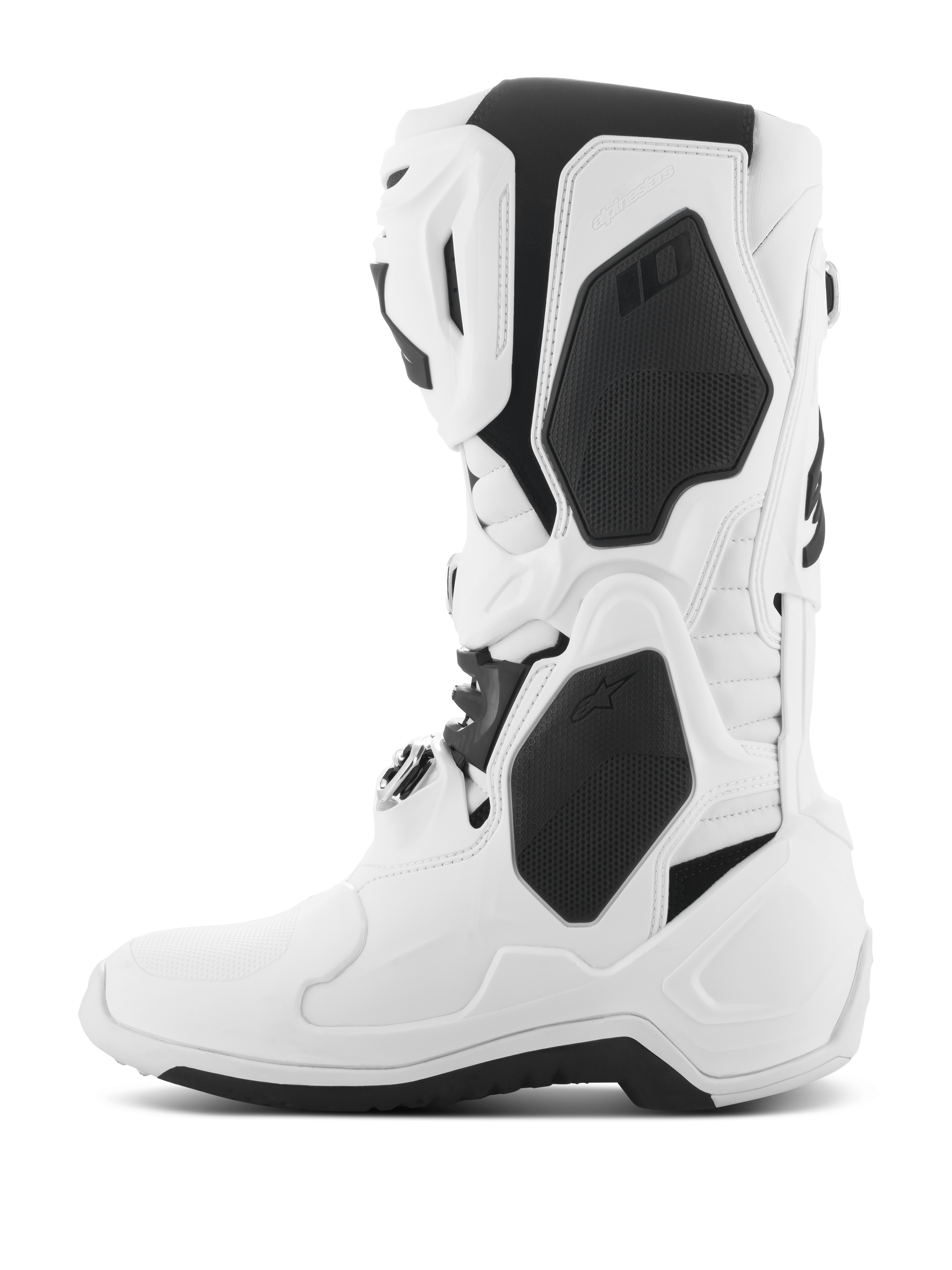 Alpinestars Tech 10 Boots, buty motocrossowe, białe z czarnymi akcentami, widok z boku ukazujący ochronne osłony TPU, system zamykania na klamry oraz nowoczesny, opływowy design do wyścigów terenowych