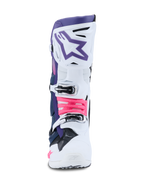 Buty Alpinestars Tech 10, buty motocrossowe, białe, fioletowe, granatowe i różowe fluo, widok z przodu, biała osłona ochronna z fioletową górną częścią, fioletowe logo z gwiazdą, jaskraworóżowe akcenty przy klamrach, profesjonalne obuwie terenowe