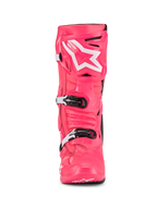 Alpinestars Tech 10 Boots, buty motocrossowe, różowo-białe, widok z przodu, białe logo gwiazdy na ochraniaczu goleni, wytrzymała skorupa TPU z czarno-białymi klamrami, profesjonalne obuwie do jazdy terenowej