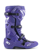 Buty Alpinestars Tech 10, buty motocrossowe off-road, fioletowe Ultraviolet Purple z czarnymi i białymi akcentami, potrójne zapięcie na klamry, białe logo gwiazdy, oznaczenie Tech 10 na pięcie, wytrzymała podeszwa, wysokowydajne obuwie ochronne