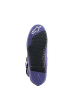 Buty Alpinestars Tech 10, buty motocrossowe, Ultraviolet Black, widok podeszwy z wymienną czarną wkładką, fioletowa podeszwa zewnętrzna z teksturowanymi wzorami i białym logo gwiazdy na czubku