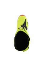 Buty Alpinestars Tech 10, buty motocrossowe, żółty fluo, czarny i czerwony fluo, widok z góry przedstawiający otwór wewnętrzny i nosek buta, żywe neonowe kolory z czarnymi akcentami, profesjonalne obuwie wyścigowe off-road