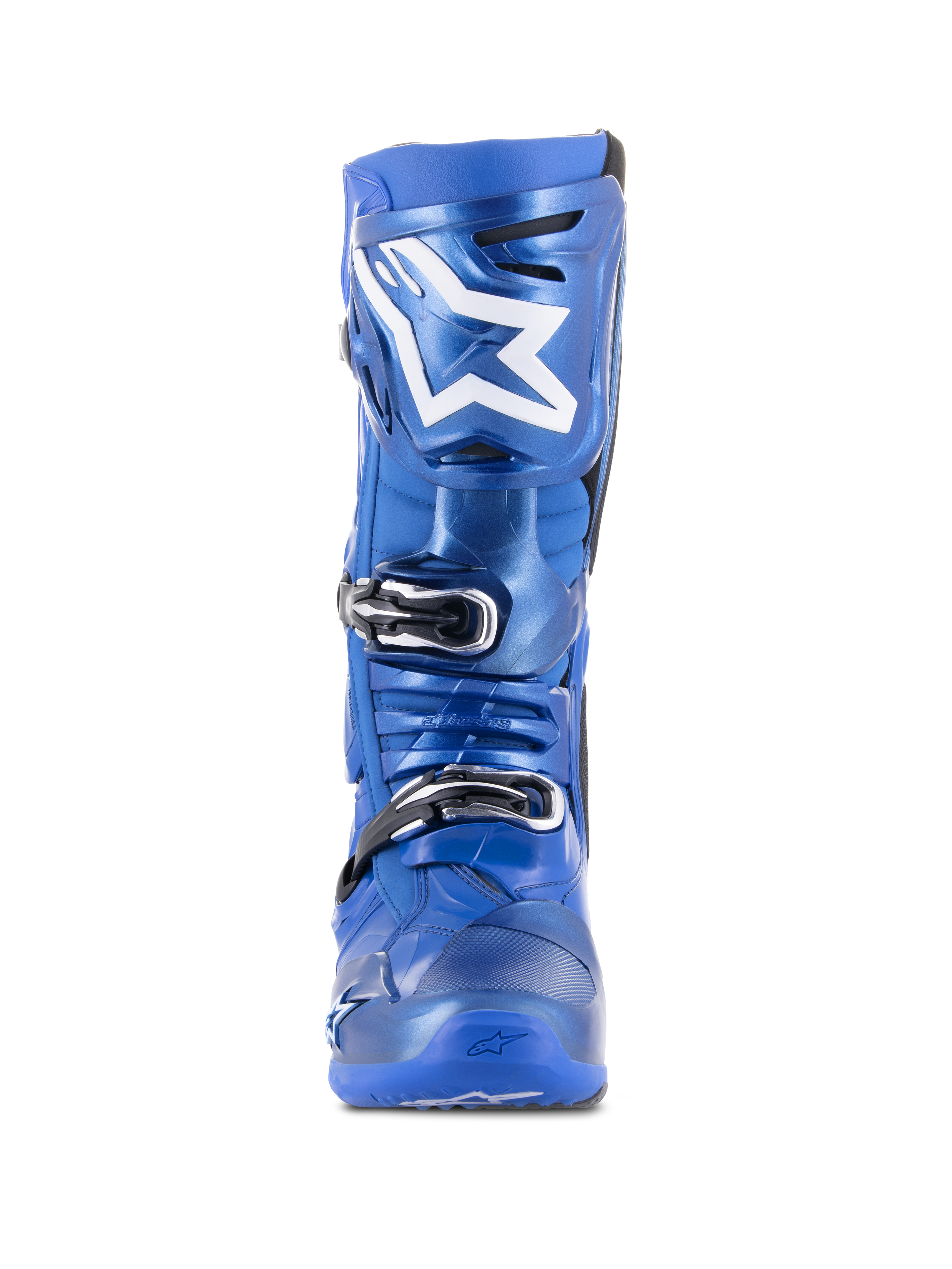 Buty motocrossowe Alpinestars Tech 10, niebieskie i czarne, widok z przodu, białe logo Astars na ochraniaczu goleni, czarno-srebrny system zamykania na trzy klamry, wytrzymała konstrukcja skorupy TPU zapewniająca wydajność w terenie
