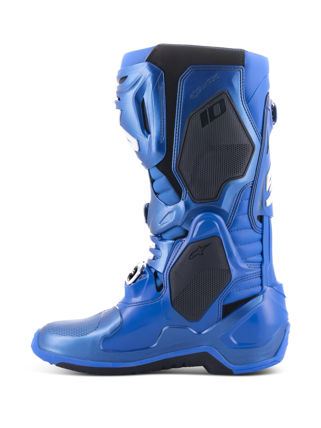 Alpinestars Tech 10 Boots, buty motocrossowe, metaliczny niebieski i czarny, widok z profilu bocznego prezentujący czarne panele ochronne i metaliczne niebieskie wykończenie, zaawansowana konstrukcja techniczna do profesjonalnych wyścigów motocrossowych