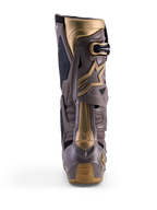 Buty motocrossowe Alpinestars Tech 10 Air Gold, widok z tyłu, kolor Earth Brown Gold, skorupa TPU i złote akcenty.