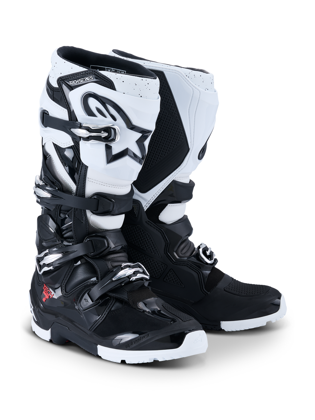 Buty Alpinestars 2026 Tech 7 Enduro, buty motocrossowe i enduro, czarno-białe, system zapięć na cztery klamry, wyraźne białe logo Astar na goleni, ochronne panele TPU i specjalistyczna podeszwa enduro dla przyczepności w terenie