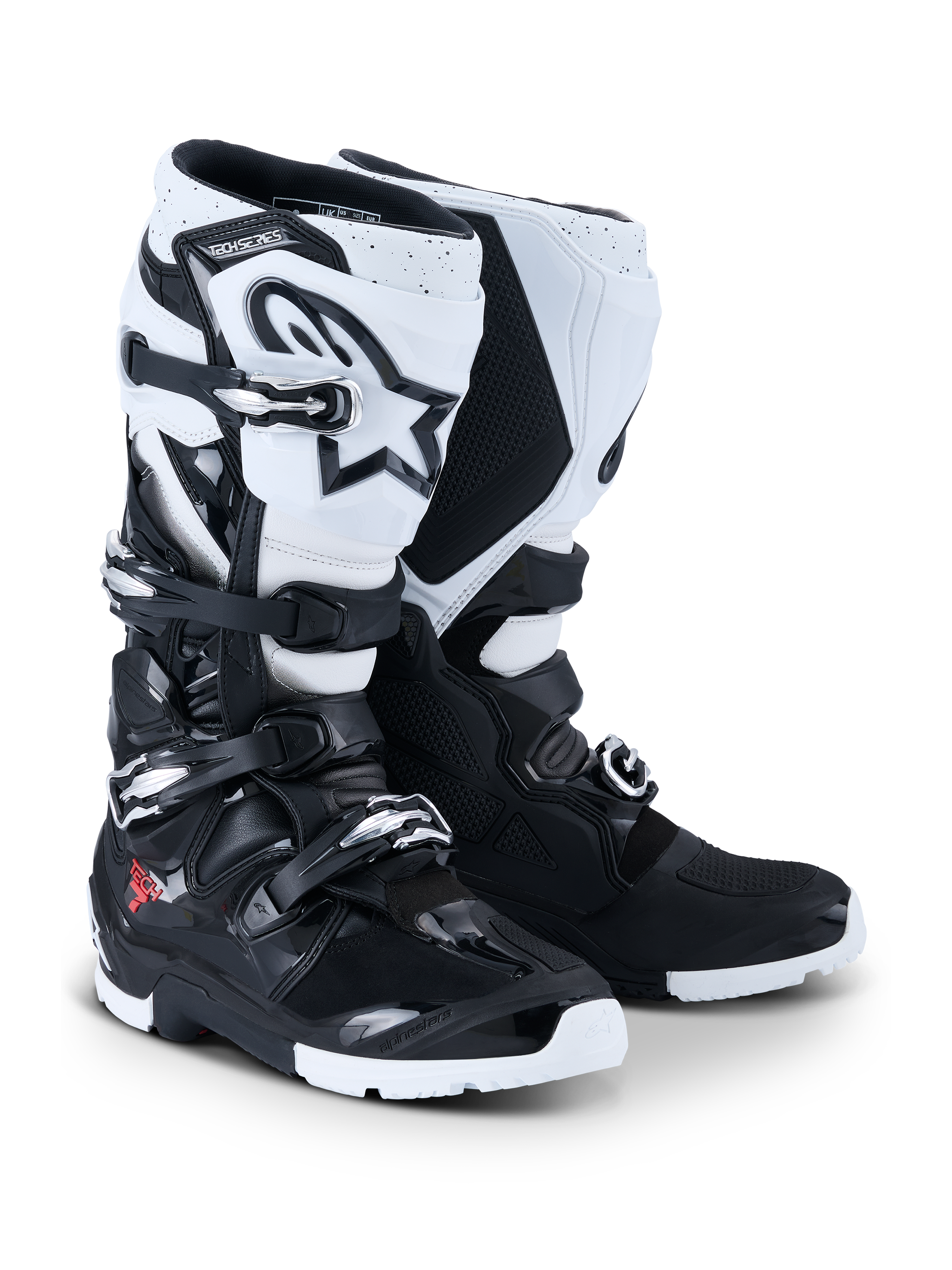 Buty Alpinestars 2026 Tech 7 Enduro, buty motocrossowe i enduro, czarno-białe, system zapięć na cztery klamry, wyraźne białe logo Astar na goleni, ochronne panele TPU i specjalistyczna podeszwa enduro dla przyczepności w terenie
