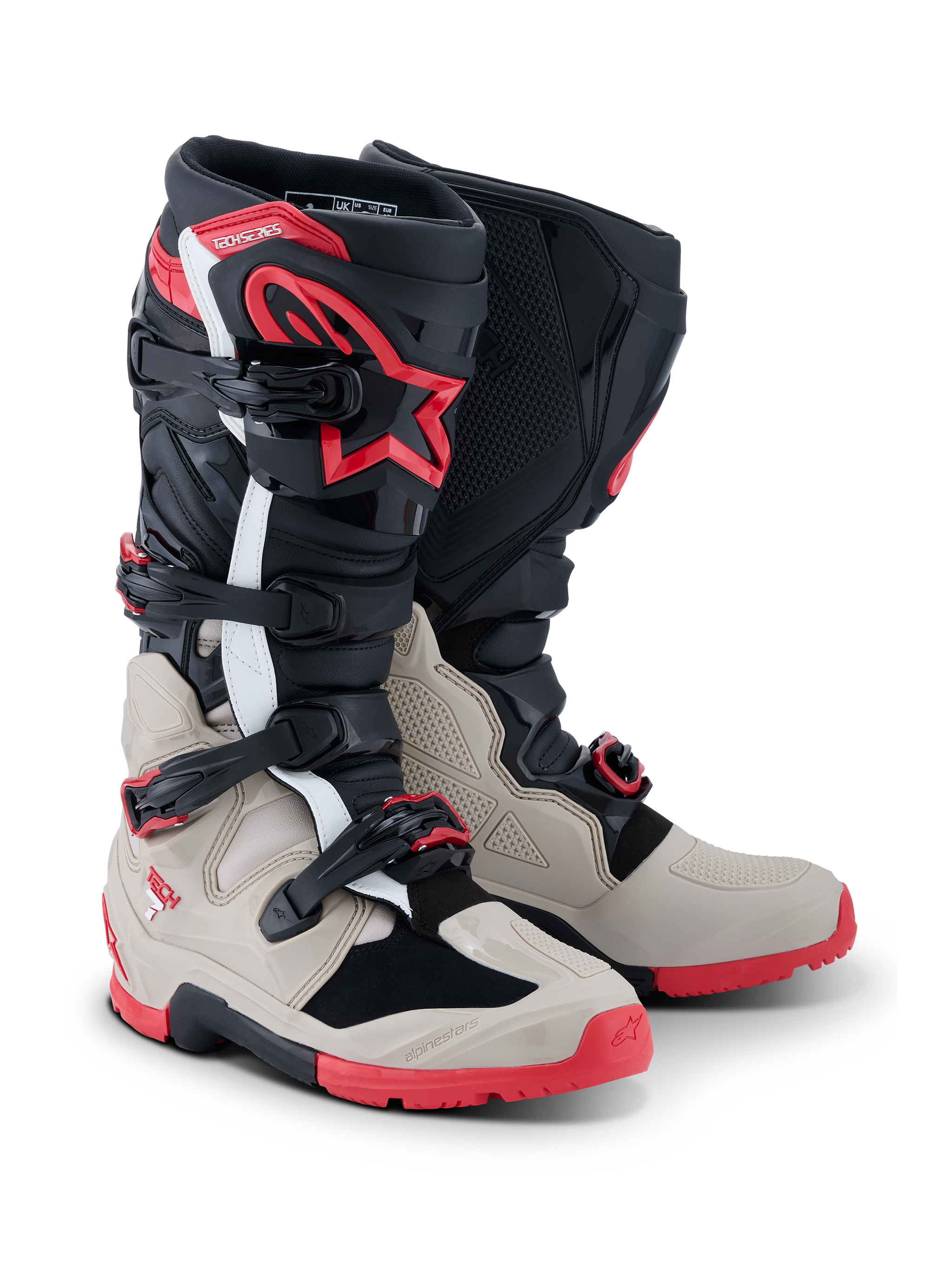 Alpinestars 2026 Tech 7 Enduro Boots, buty motocrossowe i enduro, czarne, jasnoszare i jaskrawoczerwone, z systemem zapięcia na cztery klamry, ochroną goleni TPU z czerwonym logo gwiazdy i wytrzymałą czerwoną podeszwą do jazdy w terenie