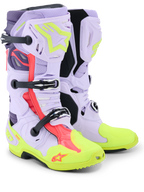 Alpinestars Tech 10 Supervented Boots, buty motocrossowe, fioletowe, neonowożółte i różowe Diva Pink, perforowana konstrukcja z mikrofibry zapewniająca maksymalny przepływ powietrza, mechaniczny system klamer, jaskrawożółte noski i podeszwa oraz wyraziste różowe akcenty.