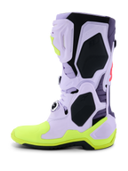 Alpinestars Tech 10 Supervented Boots, buty motocrossowe, fioletowe, żółte fluo i Diva Pink, profil boczny z perforowaną lawendową cholewką z mikrofibry, czarnymi panelami ochronnymi TPU i neonowożółtą podeszwą, wysokowydajne wentylowane obuwie do wyścigów terenowych