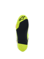 Alpinestars Tech 10 Supervented Boots, szczegółowy widok podeszwy, żółty fluo i czarny, wzór przyczepności w kształcie plastra miodu, wymienna wkładka centralna oraz teksturowana powierzchnia zapewniająca przyczepność na podnóżkach