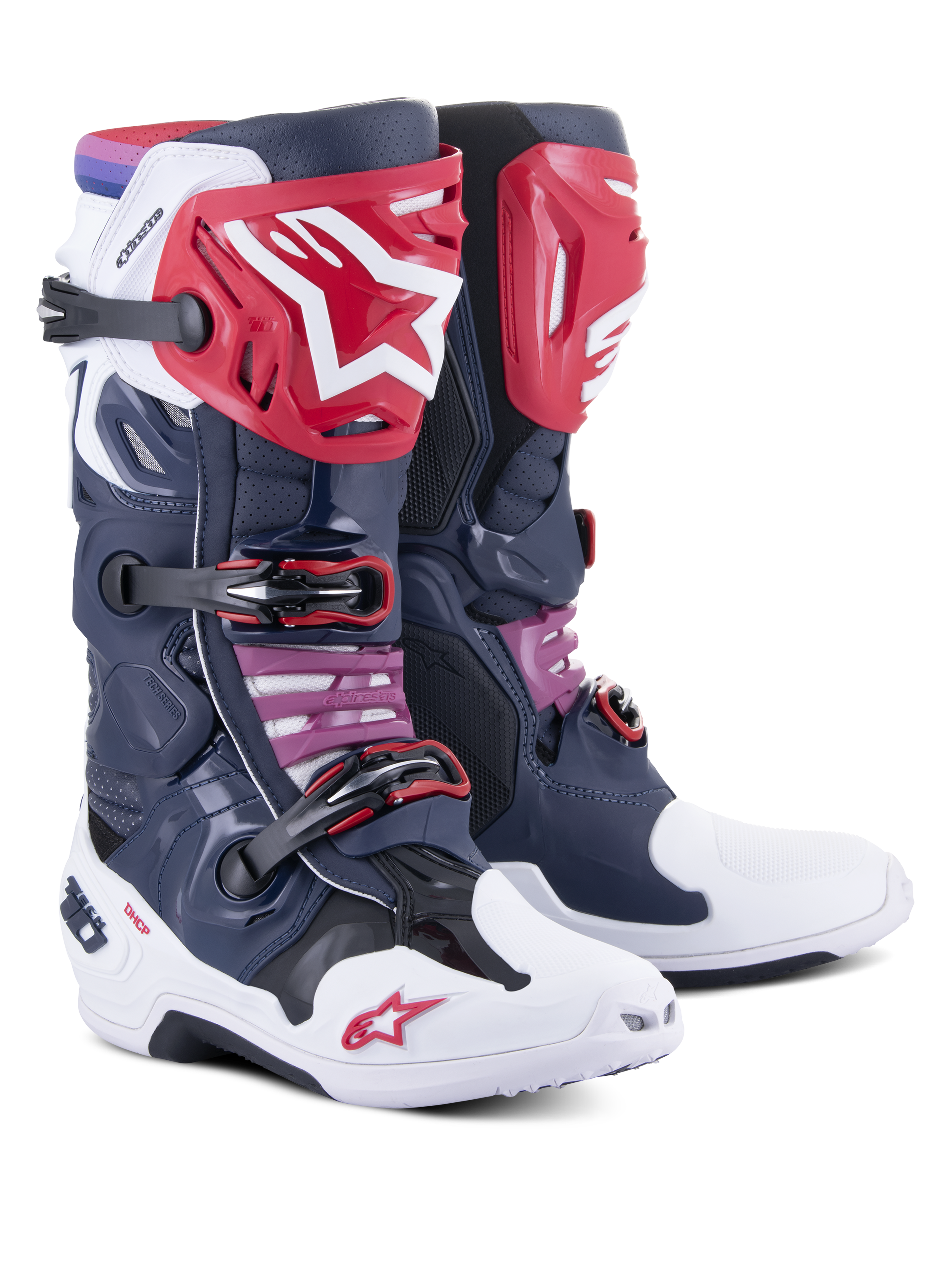 Buty Alpinestars Tech 10 Supervented, buty motocrossowe, kolor Night Navy White Rainbow, z czerwonymi ochraniaczami goleni i białym logo gwiazdy, wieloma czarnymi klamrami oraz perforowanymi panelami z siatki zapewniającymi wysoki przepływ powietrza.