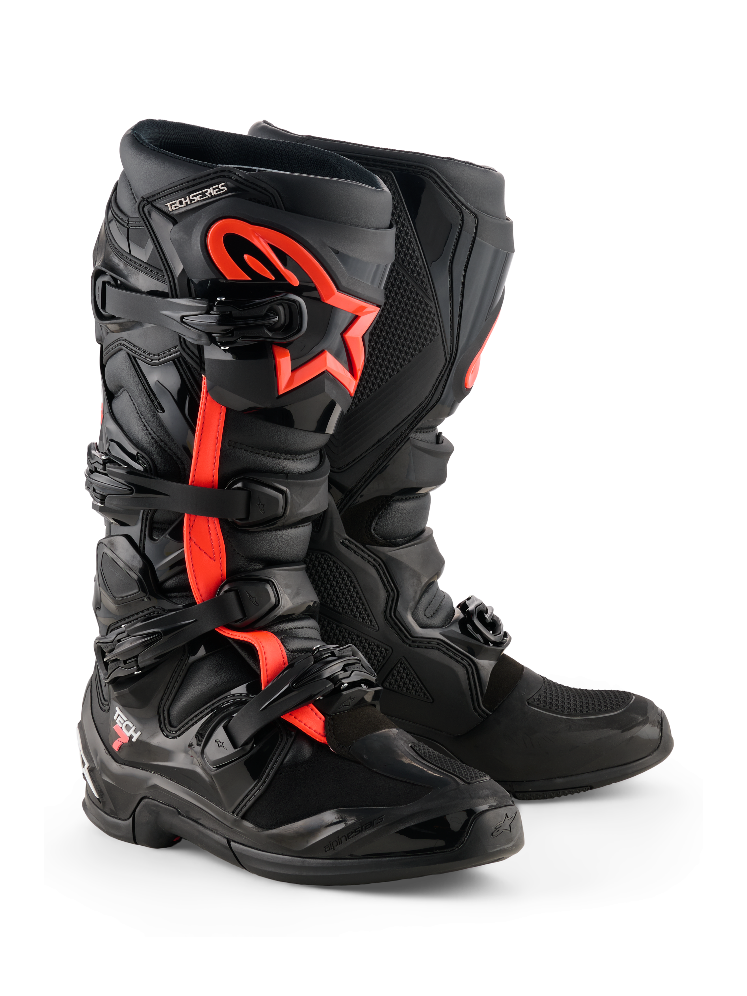 Buty Alpinestars Tech 7, buty motocrossowe, czarno-czerwone fluo, z czterema czarnymi klamrami, ochraniaczem goleni TPU i czerwonym logo gwiazdy Alpinestars z boku, wytrzymała konstrukcja off-road