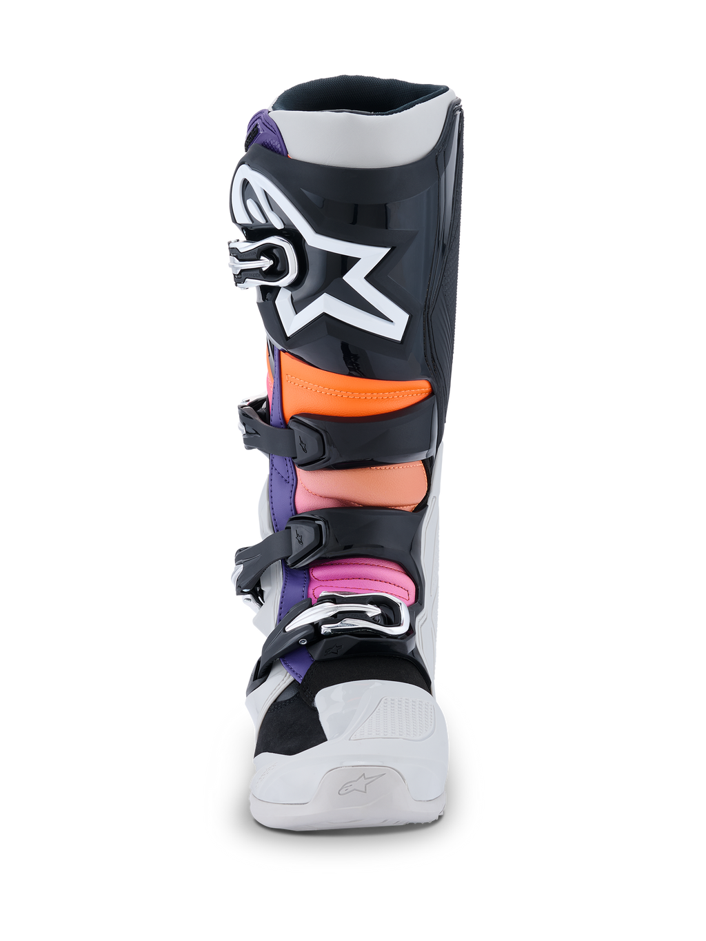 Buty Alpinestars Tech 7, buty motocrossowe, czarne, jasnoszare, pomarańczowe fluo i różowe (magenta), widok z przodu, czarny ochraniacz goleni z dużym białym logo gwiazdy Alpinestars, wielokolorowe wyściełane strefy, wytrzymała biała konstrukcja z czarnymi klamrami
