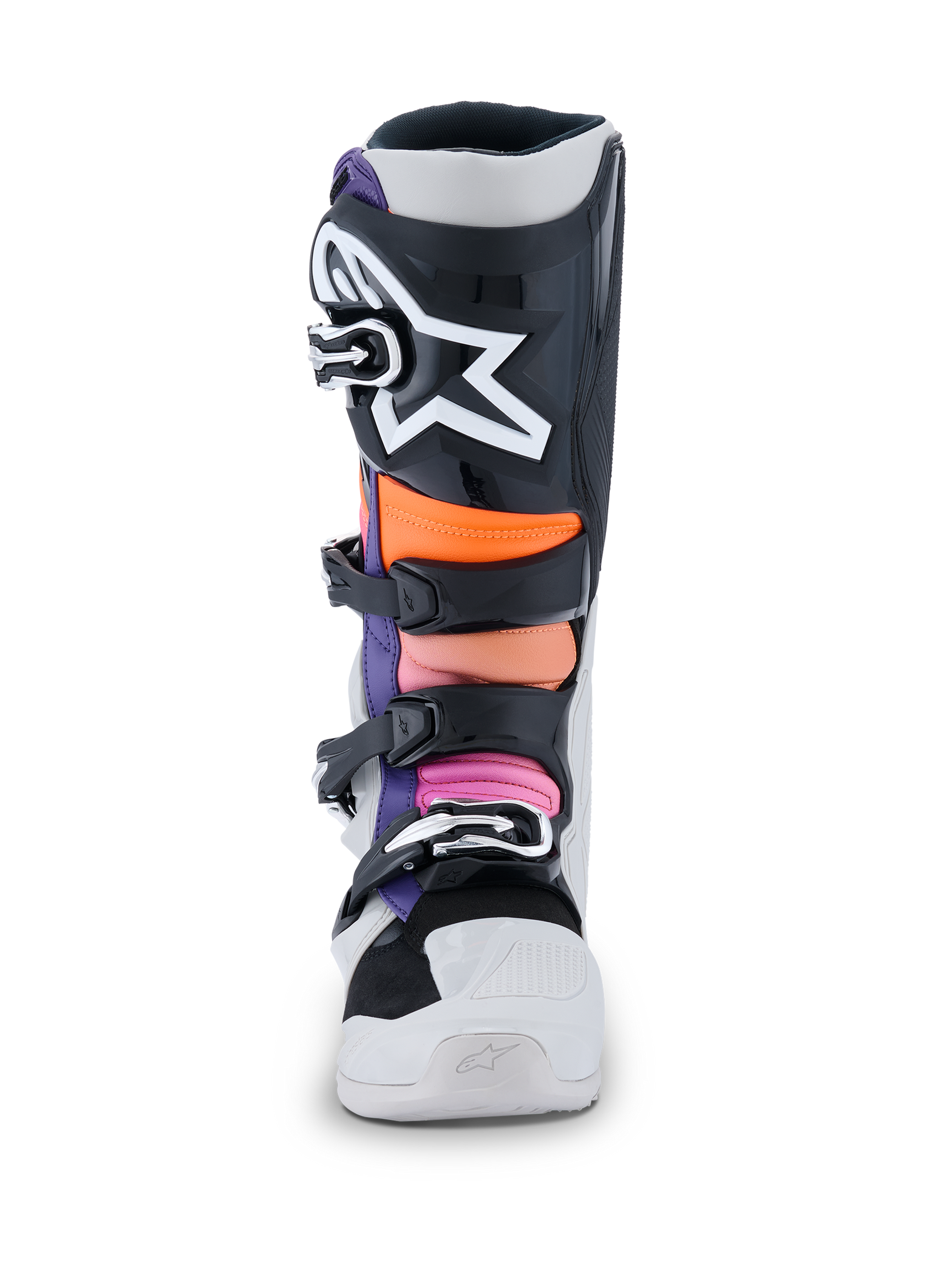 Buty Alpinestars Tech 7, buty motocrossowe, czarne, jasnoszare, pomarańczowe fluo i różowe (magenta), widok z przodu, czarny ochraniacz goleni z dużym białym logo gwiazdy Alpinestars, wielokolorowe wyściełane strefy, wytrzymała biała konstrukcja z czarnymi klamrami