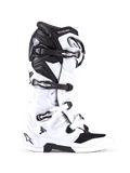 Buty Alpinestars Tech 7, buty motocrossowe off-road, biało-czarne, wyposażone w cztery regulowane klamry i wzmocnioną skorupę TPU, profil boczny profesjonalnego obuwia terenowego