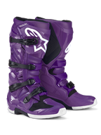 Alpinestars Tech 7 Boots, buty motocrossowe, fioletowe, z czarnymi klamrami i dużym białym logo Astars, wysokowydajna konstrukcja ochronna z zapięciem na cztery paski i trwałą skorupą TPU do wyścigów terenowych off-road