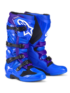 Buty Alpinestars Tech 7, buty motocrossowe, niebieskie i fioletowe, białe logo Alpinestars, panele ochronne TPU, system zapinania na cztery klamry, wytrzymała podeszwa terenowa