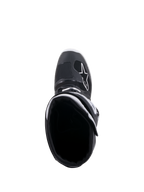 Buty Alpinestars Tech 7 Enduro Drystar®, czarno-białe, widok z góry na otwór buta, białe logo A-star na czubku, biała wyściółka kołnierza, wysokowydajna wodoodporna konstrukcja do jazdy enduro