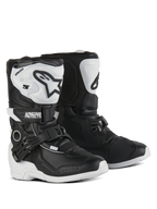 Buty Alpinestars Kids Tech 3S, buty motocrossowe, czarno-białe, z białymi ochraniaczami piszczeli TPU i czarnym logo Alpinestars, regulowane klamry i rzepy, wytrzymałe gumowe podeszwy zapewniające ochronę terenową dla dzieci.
