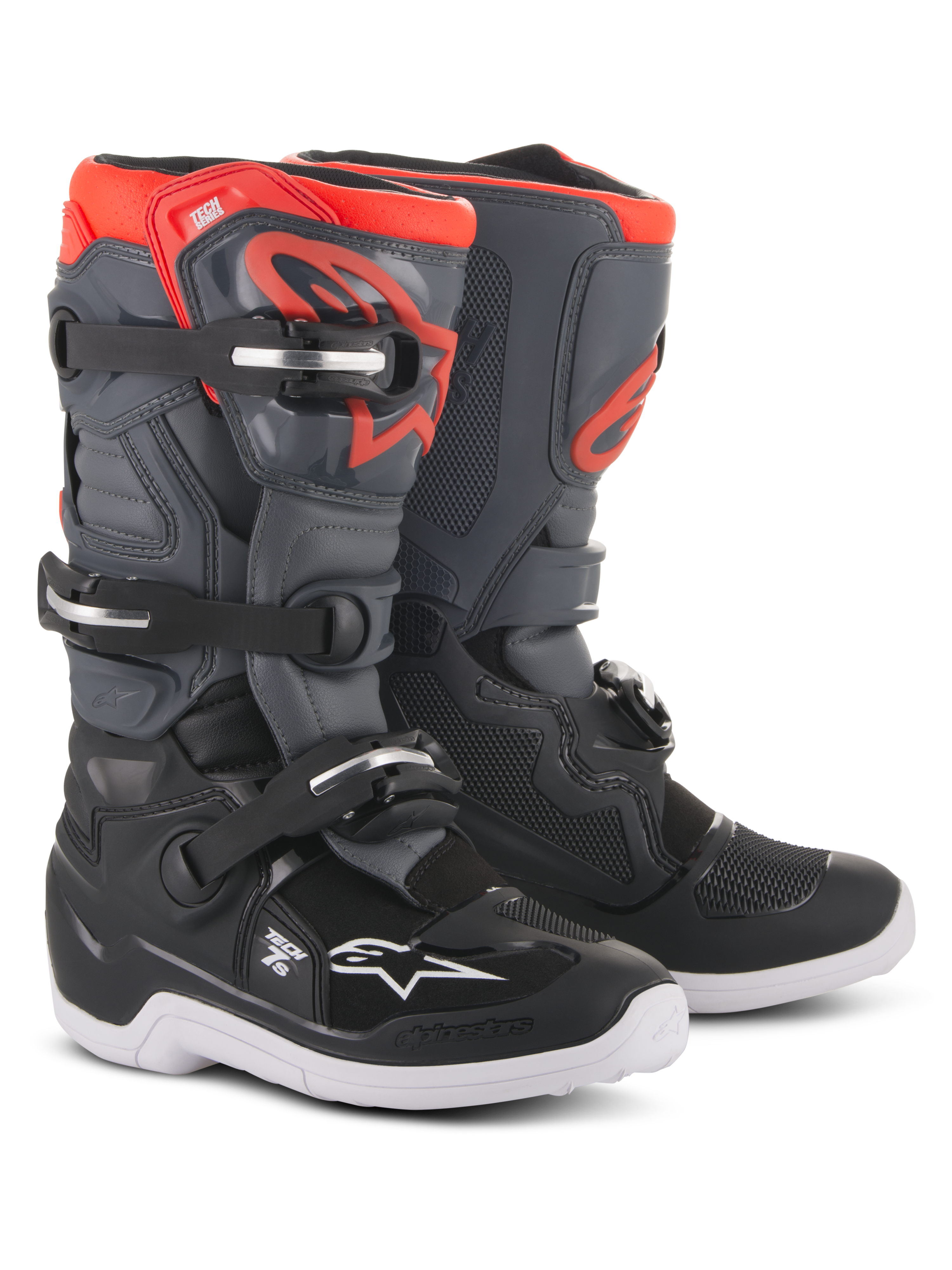 Młodzieżowe buty Alpinestars Tech 7S, buty motocrossowe, czarne, ciemnoszare i czerwone fluorescencyjne, system zapinania na cztery klamry, ochronny panel goleni TPU, biała podeszwa i czerwone logo Alpinestars, zaprojektowane dla młodych kierowców off-road.