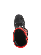 Alpinestars Youth Tech 7S Boots, buty motocrossowe, czarne i fluorescencyjne czerwone, widok z góry na czerwoną wyściółkę wewnętrzną, czarna zewnętrzna skorupa z białym logo gwiazdy, wytrzymała syntetyczna konstrukcja