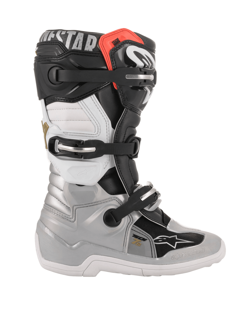 Alpinestars Youth Tech 7S Boots, buty motocrossowe, czarno-srebrno-biało-złote, widok z profilu ze srebrną dolną skorupą, czarno-białymi panelami górnymi, czerwonym akcentem przy górnym mankiecie i systemem zapięcia na trzy klamry
