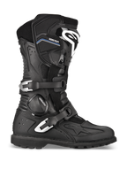 Alpinestars Toucan GORE-TEX Boots, buty motocyklowe adventure touring, czarne, widok z profilu z dwiema srebrnymi aluminiowymi klamrami, logo GORE-TEX, wzmocniony ochraniacz goleni z białym logo i wytrzymała rzeźbiona podeszwa