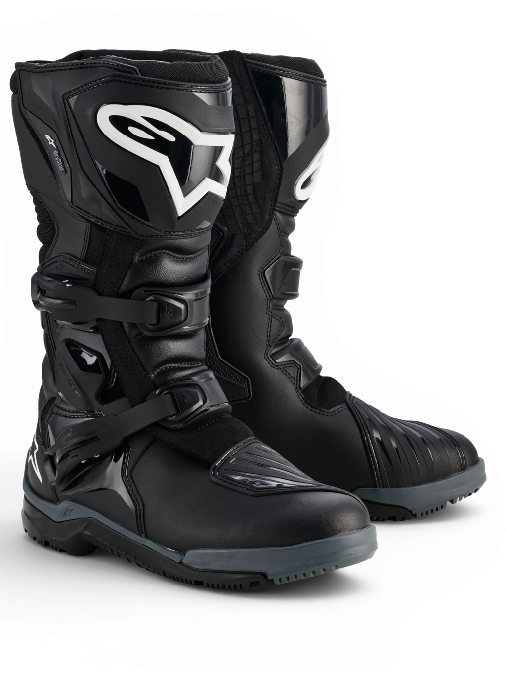 Alpinestars Corozal V2 Adventure Drystar®, czarne wodoodporne buty motocyklowe adventure z ochronnymi płytkami piszczeli TPU, boczną ochroną kostki, regulowanymi klamrami i terenową podeszwą, para butów