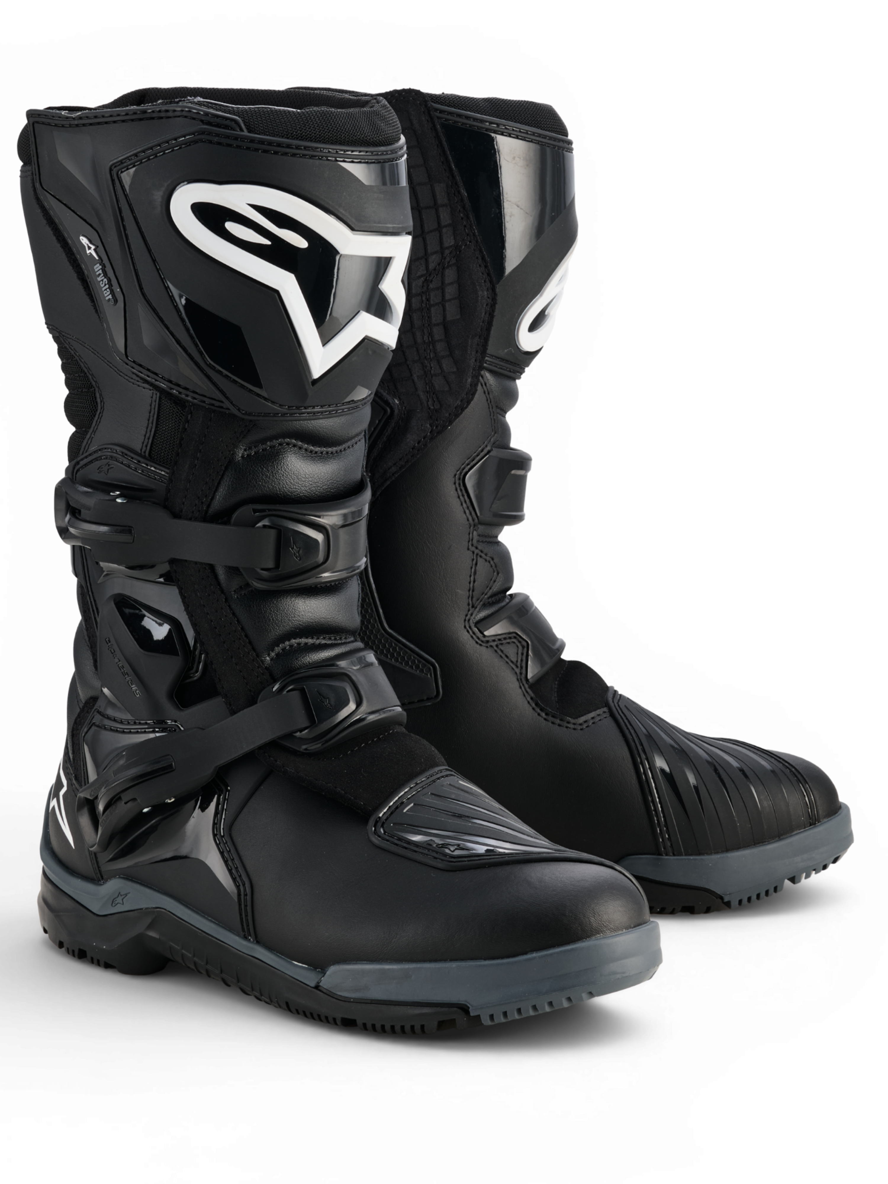 Alpinestars Corozal V2 Adventure Drystar®, czarne wodoodporne buty motocyklowe adventure z ochronnymi płytkami piszczeli TPU, boczną ochroną kostki, regulowanymi klamrami i terenową podeszwą, para butów