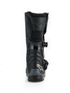 Alpinestars Corozal V2 Adventure Drystar®, czarne wodoodporne buty motocyklowe adventure z ochronną płytką piszczeli, klamrą zapięcia i podeszwą terenową, widok z przodu