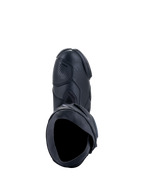 Buty Alpinestars Supertech R, motocyklowe buty wyścigowe, czarne, widok z góry pokazujący wewnętrzny otwór, panel zmiany biegów i teksturowaną syntetyczną cholewkę, profesjonalny design obuwia wyścigowego