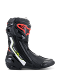 Alpinestars Supertech R Boots, wyczynowe buty motocyklowe w kolorze czarnym z białymi, neonowymi czerwonymi i neonowymi żółtymi akcentami, wyposażone w ochronny ochraniacz goleni z TPU z czerwonym logo, wymienny slider palców i smukły profil aerodynamiczny.
