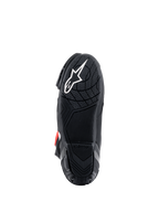 Buty Alpinestars Supertech R, widok na podeszwę, czarna lekka mieszanka gumowa z teksturowanym wzorem przyczepności, białe logo gwiazdy Alpinestars, wyczynowe wyścigowe obuwie motocyklowe