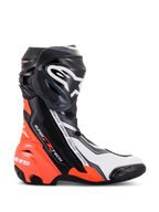 Buty Alpinestars Supertech R, wyczynowe obuwie motocyklowe wyścigowe, czarne, czerwone fluo, białe i szare, widok z profilu prezentujący ochraniacz piszczeli TPU i slider palców, aerodynamiczny design z wyraźnym logo, do użytku na torze i drodze.