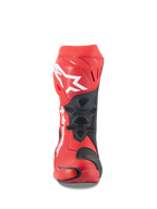 Buty Alpinestars Supertech R, jasnoczerwone i czerwone fluo, widok z przodu z dużym białym logo Astars na nagolenniku, czarne siatkowe panele wentylacyjne, techniczny design wyścigowy do jazdy na torze