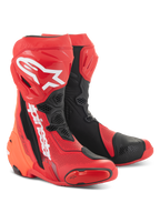 Buty Alpinestars Supertech R Vented, jaskrawoczerwone i czarne, wyczynowe wyścigowe buty motocyklowe z licznymi perforacjami, białe logo A-star na goleniu i wytrzymałe panele ochronne TPU