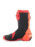 Alpinestars Supertech R Vented Boots, wyścigowe buty motocyklowe, jaskrawoczerwone i czerwone fluo z czarnymi akcentami, widok z boku z licznymi perforacjami dla maksymalnego przepływu powietrza i panelami ochronnymi TPU