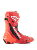 Alpinestars Supertech R Vented, buty motocyklowe wyścigowe, jasnoczerwone i czerwone neonowe (Red Fluo) z białymi i czarnymi akcentami, widok z boku pokazujący liczne perforacje zapewniające oddychalność, białe logo Astar na goleni, slidery TPU na palcach i pięcie, profesjonalne obuwie torowe
