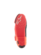 Alpinestars Supertech R Vented Boots, buty wyścigowe, jaskrawoczerwone i czerwone fluo, widok podeszwy z lekkiej mieszanki gumowej, białe logo Alpinestars, teksturowany wzór zapewniający przyczepność do podnóżków motocykla