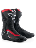 Alpinestars Honda SMX-6 V3 Boots, wyczynowe buty motocyklowe, czarne z jaskrawoczerwonymi i białymi akcentami, ochrona goleni i kostek TPU, wentylowane panele siatkowe, aerodynamiczny profil i logo Honda