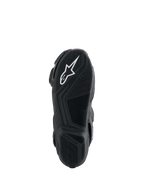 Buty Alpinestars Honda SMX-6 V3, widok podeszwy, czarna gumowa podeszwa zewnętrzna z białym logo Alpinestars, teksturowana konstrukcja zapewniająca przyczepność i precyzję podczas obsługi motocykla