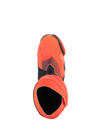 Buty Alpinestars Supertech R Vented MM93 Replica, wysokiej klasy sportowe buty motocyklowe, czerwone fluo i granatowe, widok z góry pokazujący otwór i konstrukcję buta wewnętrznego, cholewka z perforowanej mikrofibry z grafiką sygnowaną przez Marca Márqueza