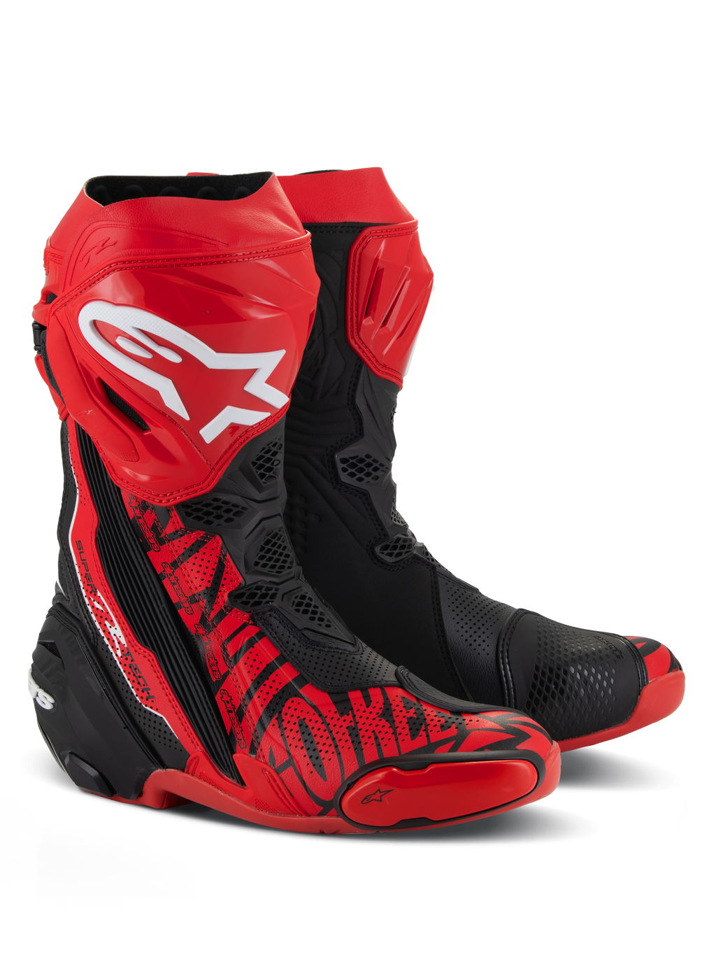 Alpinestars Supertech R LE Pecco Bagnaia Vented Boots, motocyklowe buty wyścigowe, czerwono-czarne, z dużym białym logo Alpinestars na goleni, licznymi perforacjami zapewniającymi przepływ powietrza oraz czerwonymi grafikami na palcach i z boku.